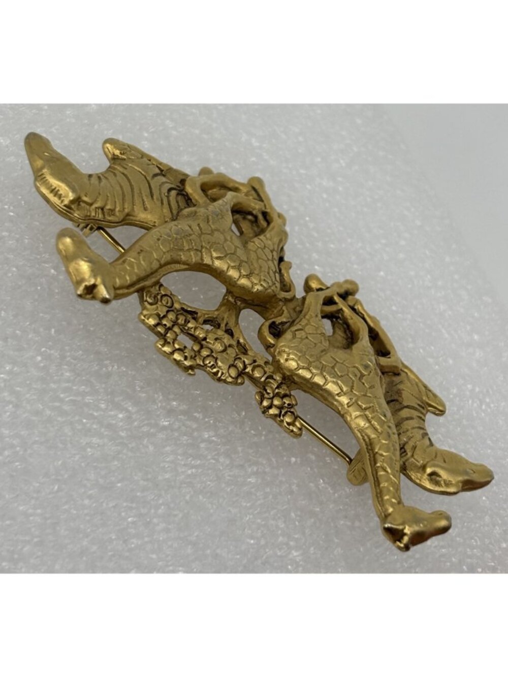 Vintage AJC Safari Stampede Brooch Pin 1970s or 80s Gold Tone Dimensional Signed - Picture 11 of 16